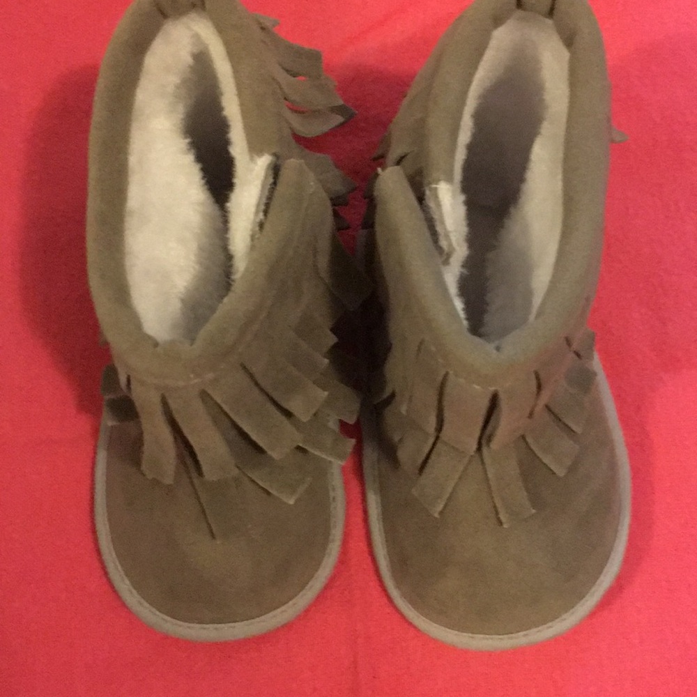 Baby fringe boots